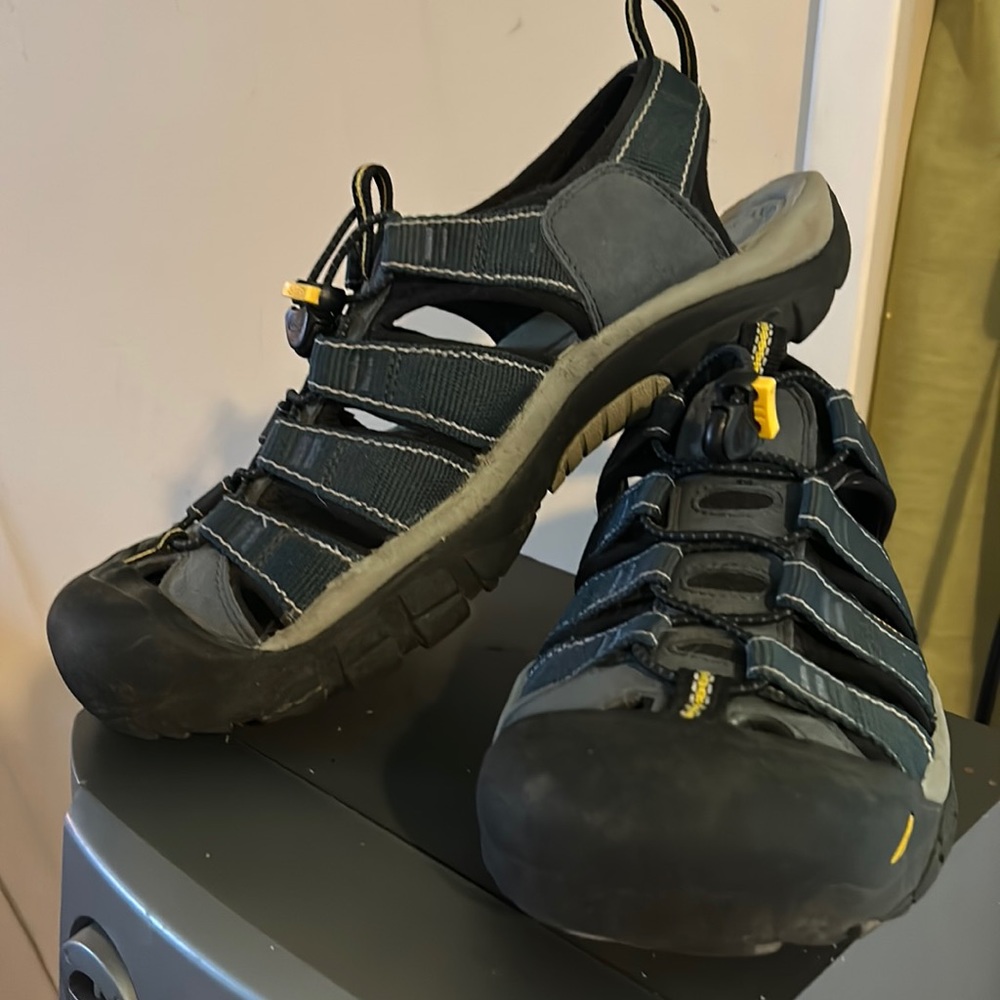 Men’s US9 EU42 9 KEEN Sandals Excellent Condition